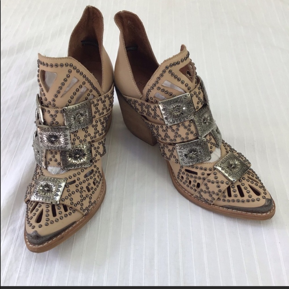 ISO * These Jeffrey Campbell booties. Size 6.5/7